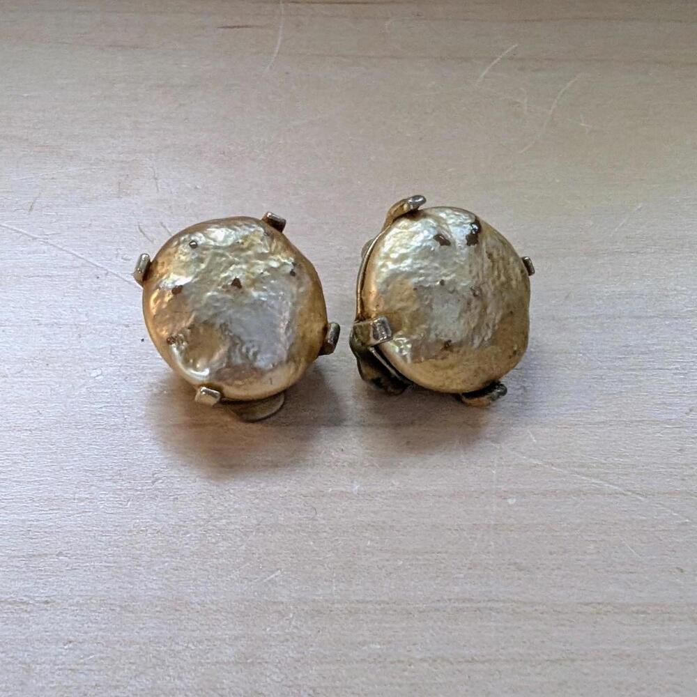 Vintage 1960s 1950s gold tone pearl clip on earrings jewelry